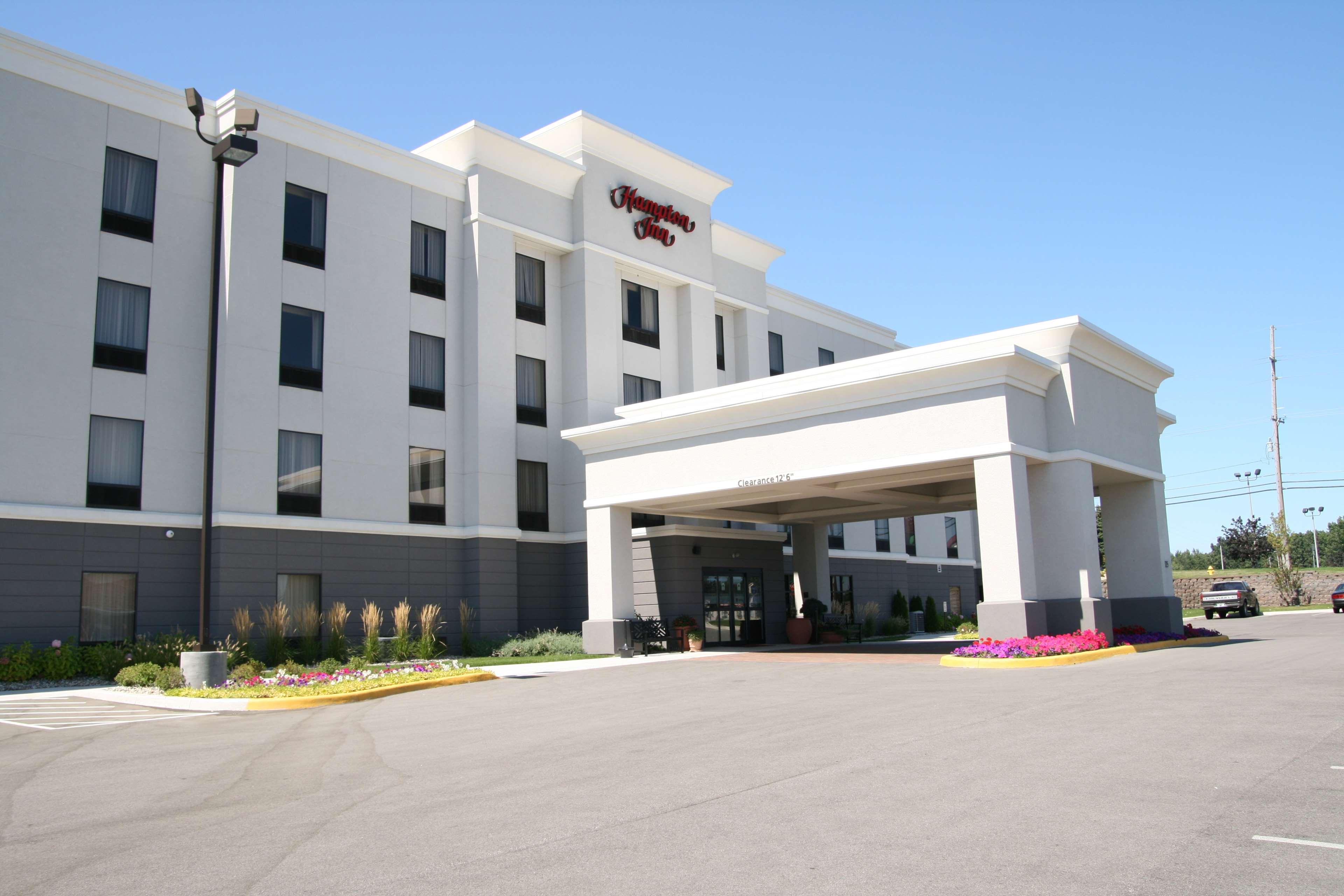 Hampton Inn Warsaw Bagian luar foto