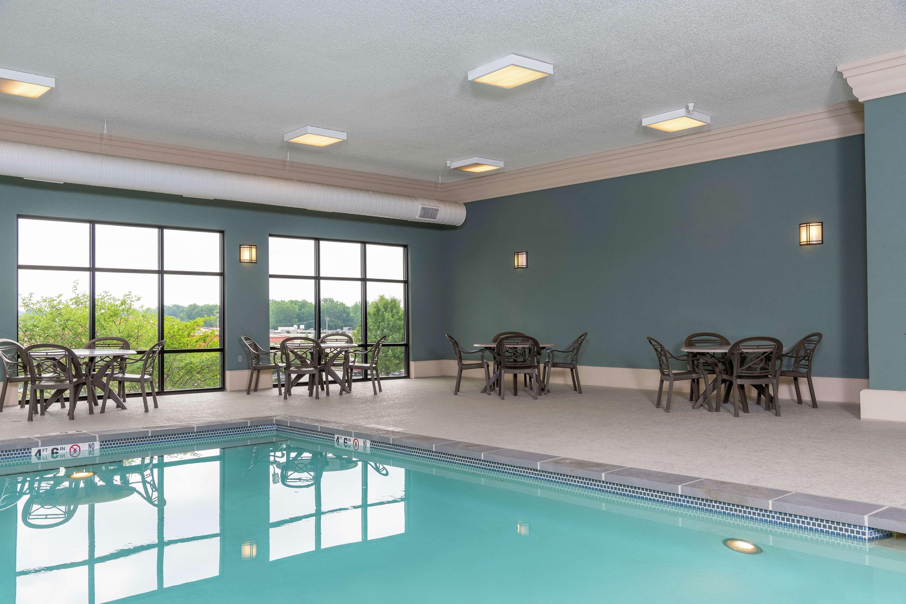 Hampton Inn Warsaw Bagian luar foto