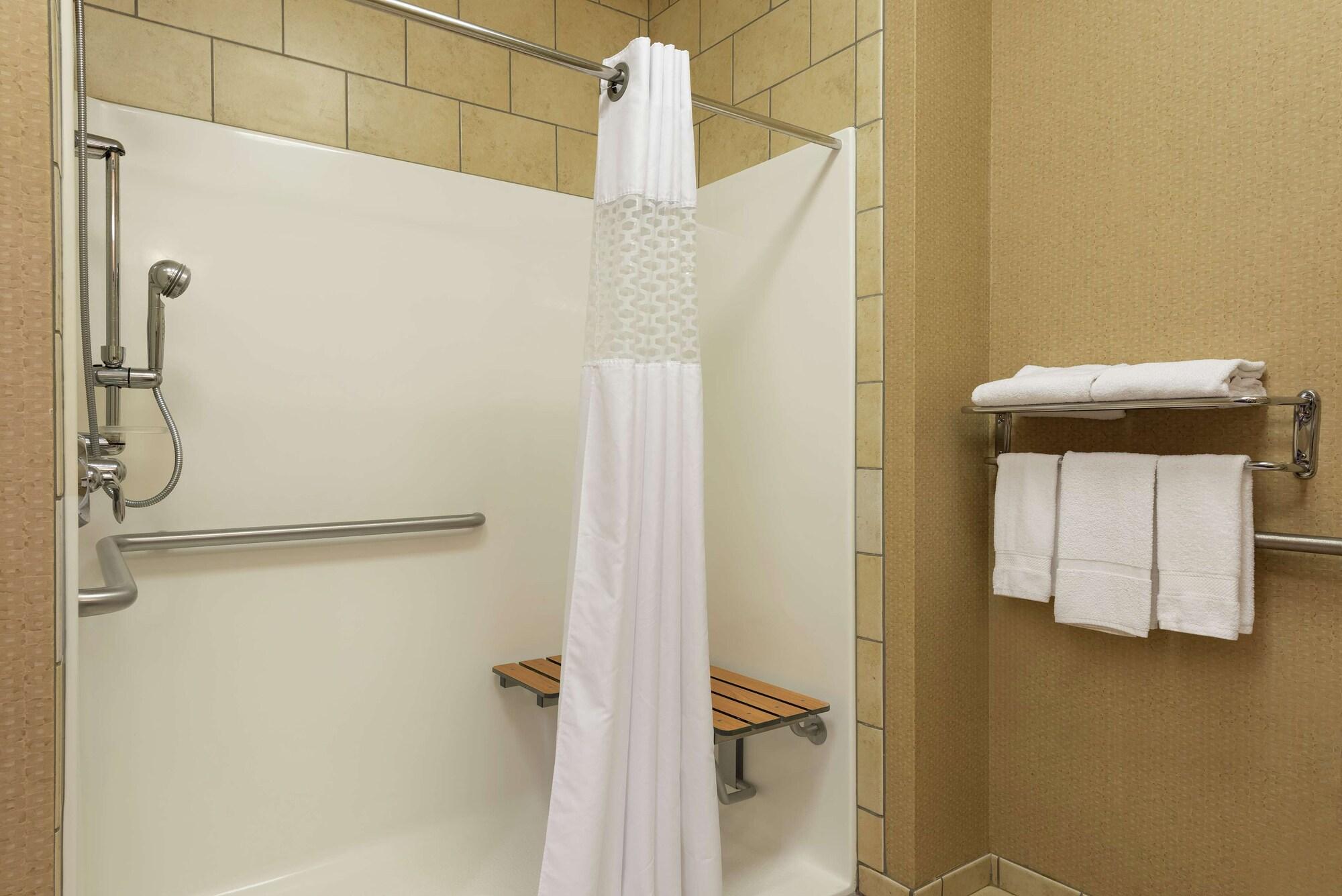 Hampton Inn Warsaw Bagian luar foto