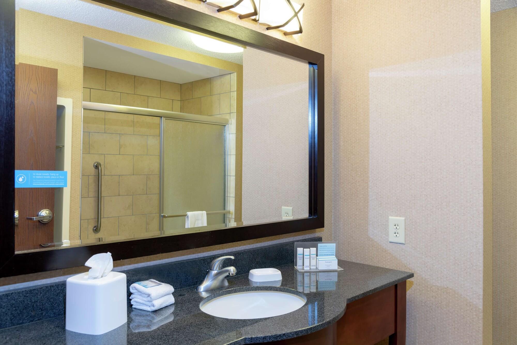 Hampton Inn Warsaw Bagian luar foto
