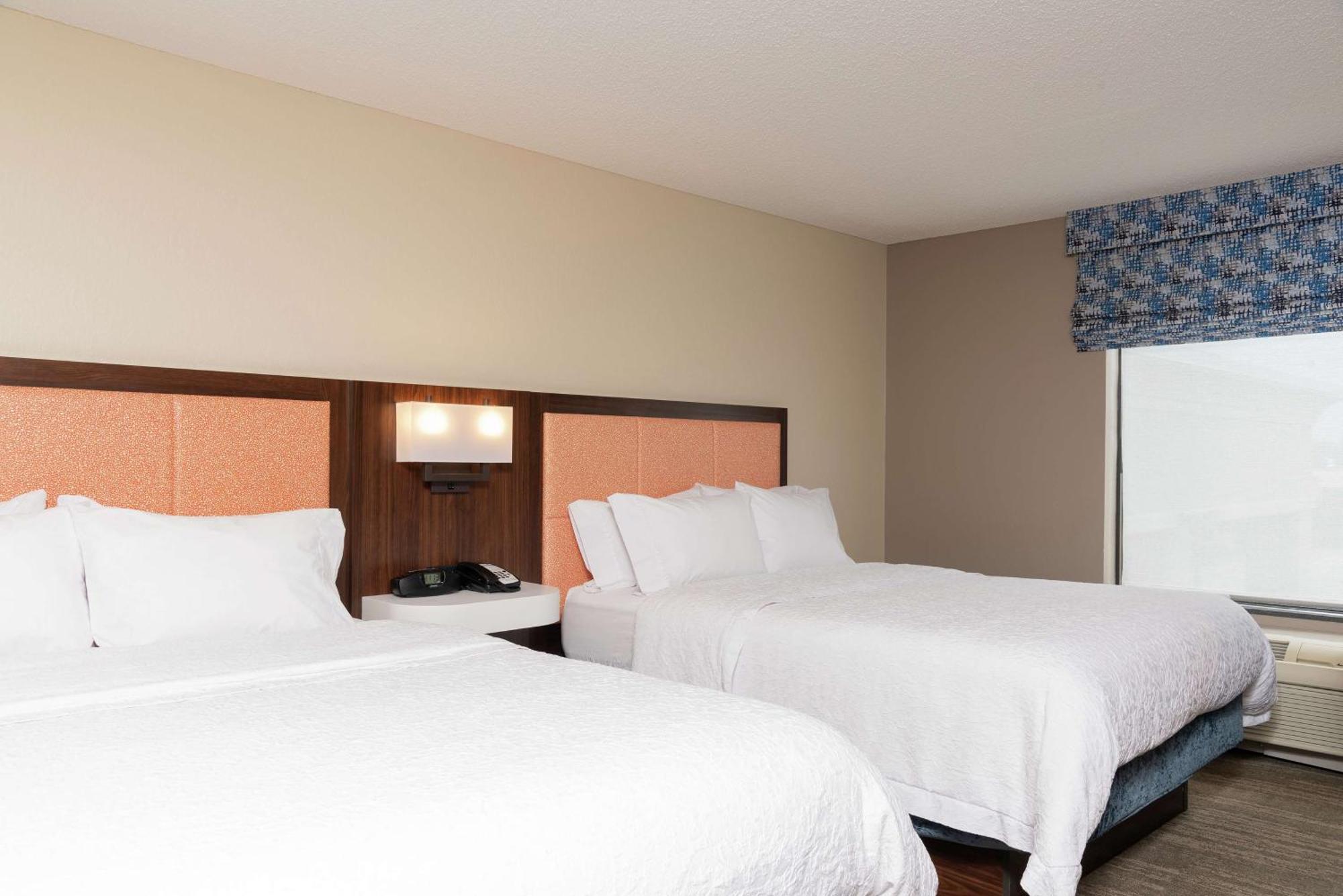 Hampton Inn Warsaw Bagian luar foto