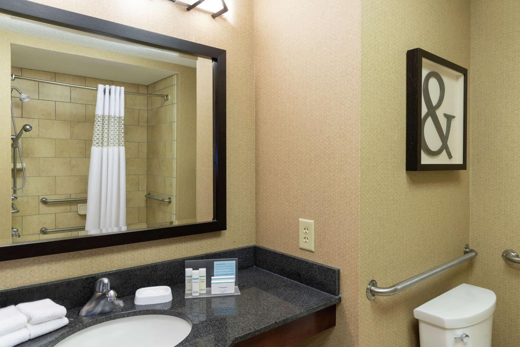 Hampton Inn Warsaw Bagian luar foto