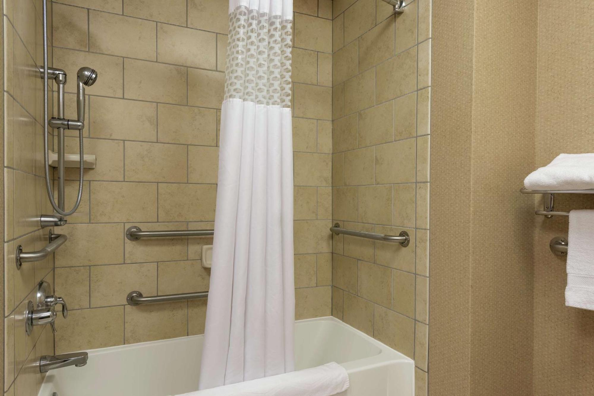 Hampton Inn Warsaw Bagian luar foto