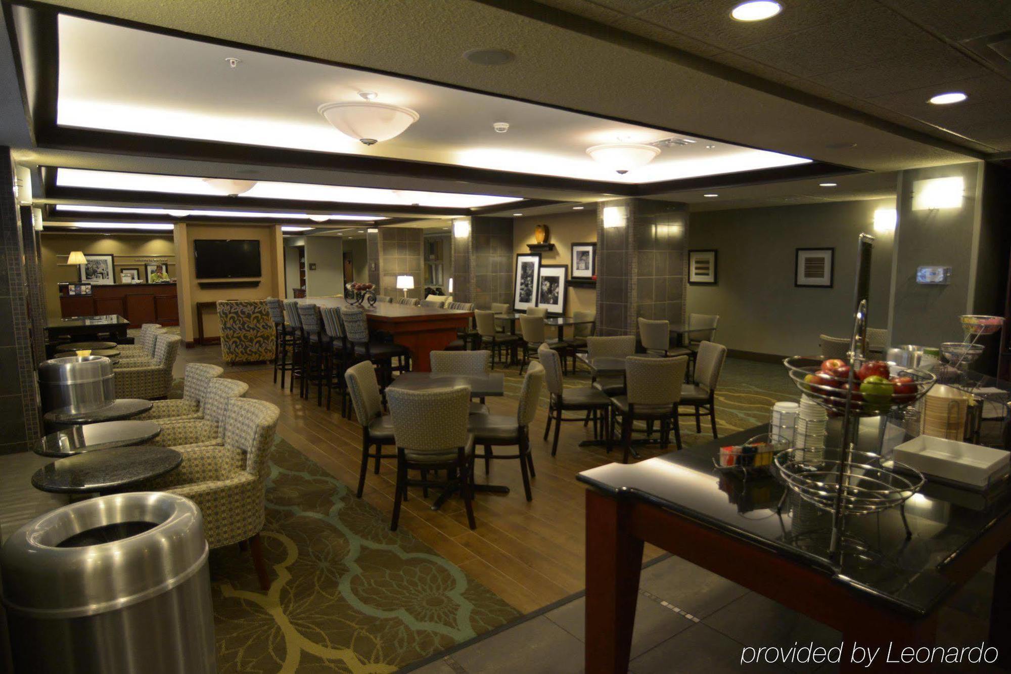 Hampton Inn Warsaw Bagian luar foto