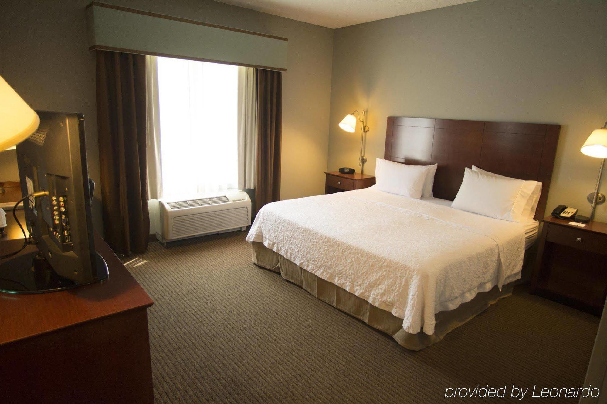 Hampton Inn Warsaw Bagian luar foto