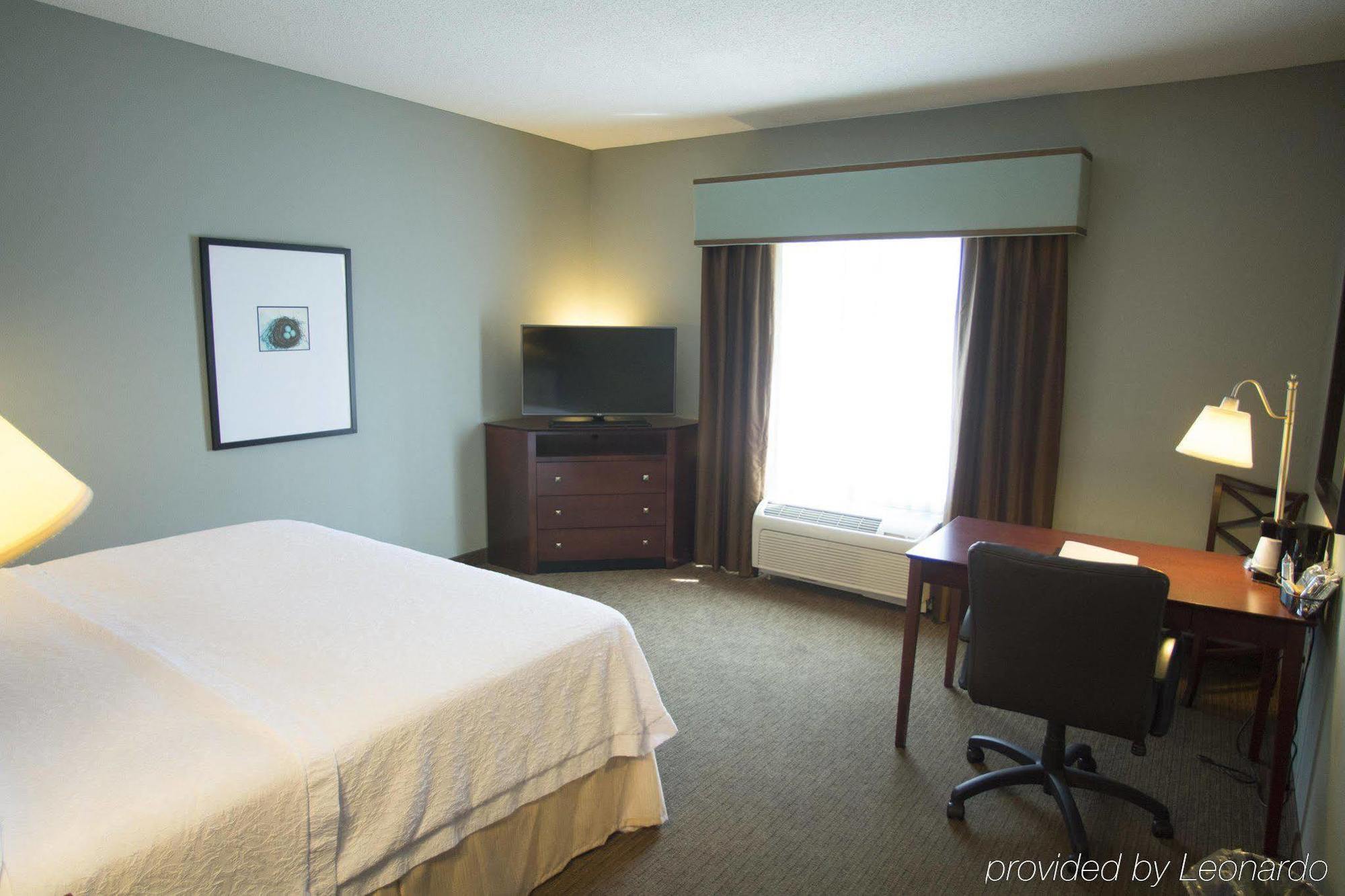 Hampton Inn Warsaw Bagian luar foto
