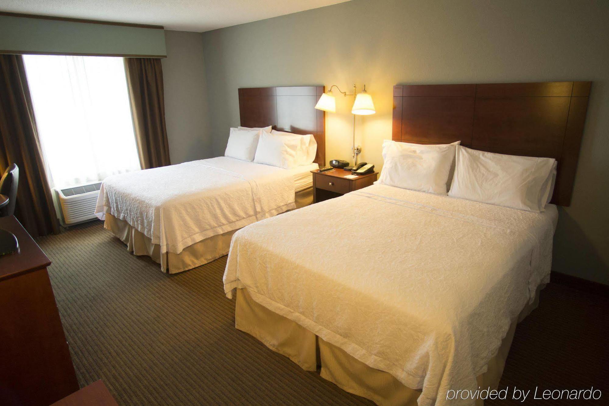 Hampton Inn Warsaw Bagian luar foto