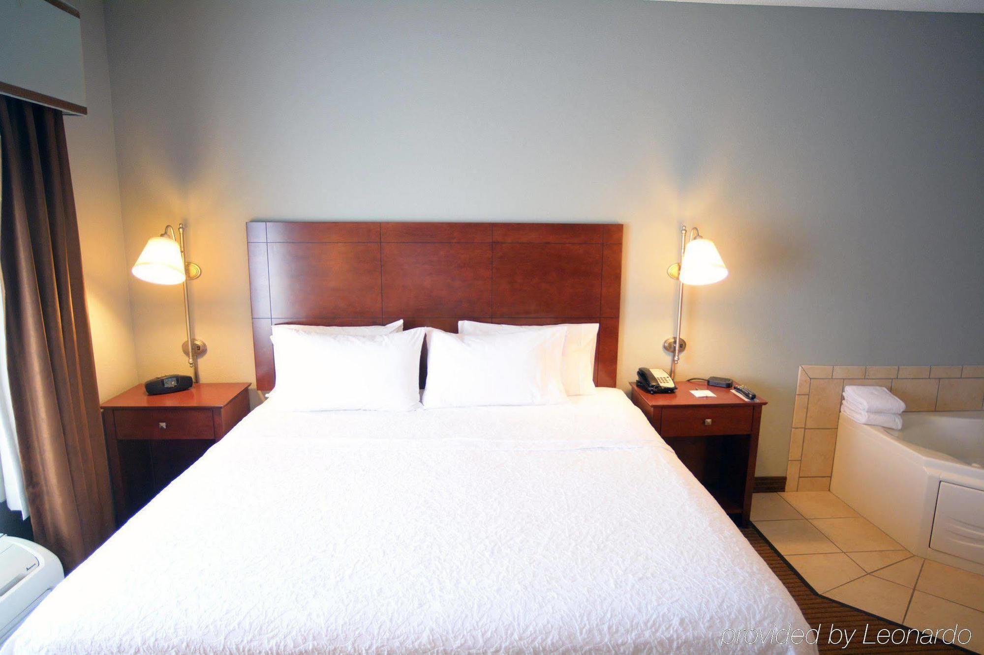 Hampton Inn Warsaw Bagian luar foto